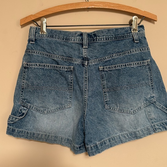 not you Mother’s shorts😉 Adorable Summer shorts - Picture 2 of 4